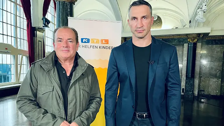 Wolfram-Kons-l-trifft-auf-Wladimir-Klitschko-Dieser-kaempft-fuer-benachteiligte-Waisenkinder-in-seiner-Heimat-Ukraine-Achtung-Bei-Veroeffentlichung-muessen-RTL-Spendenmarathon-bzw-Stiftung-RTL-Wir-helfen-Kindern-erwaehnt-werden-Die-Verwendung-des-sendungsbezogenen-Materials-ist-nur-mit-dem-Hinweis-und-Verlinkung-auf-RTL-gestattet