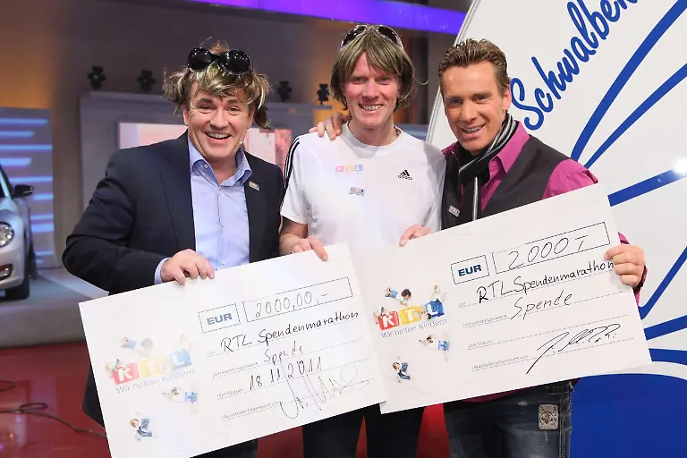 Versprechen-eingeloest-Micky-Krause-Mi-und-Juergen-Milski-spenden-je-2-000-Euro-Die-Verwendung-des-sendungsbezogenen-Materials-ist-nur-mit-dem-Hinweis-und-Verlinkung-auf-RTL-gestattet
