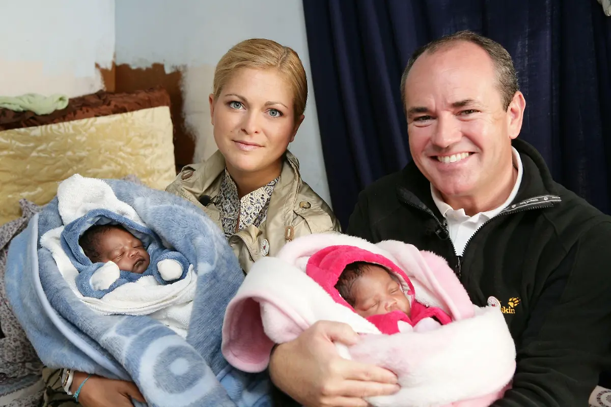 RTL-Spendenmarathon-2008-Projektpatin-Madeleine-Therese-Amelie-Josephine-Prinzessin-von-Schweden-und-Herzogin-von-Haelsingland-und-Wolfram-Kons-im-Township-Imizamo-Yethu-bei-Kapstadt-SA-Die-Verwendung-des-sendungsbezogenen-Materials-ist-nur-mit-dem-Hinweis-und-Verlinkung-auf-RTL-gestattet