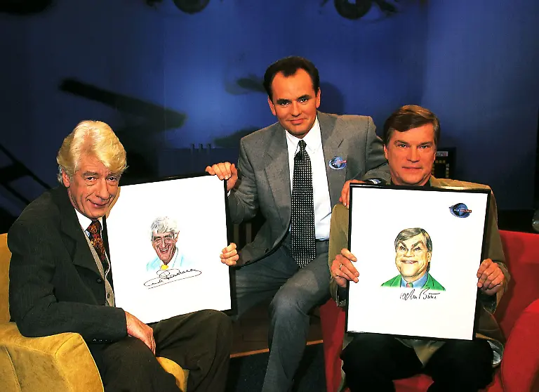 Die-Karikaturen-von-Rudi-Carrell-und-Jochen-Busse-re-brachten-jeweils-1-000-Mark-In-der-Mitte-Moderator-Wolfram-Kons-Die-Verwendung-des-sendungsbezogenen-Materials-ist-nur-mit-dem-Hinweis-und-Verlinkung-auf-RTL-gestattet