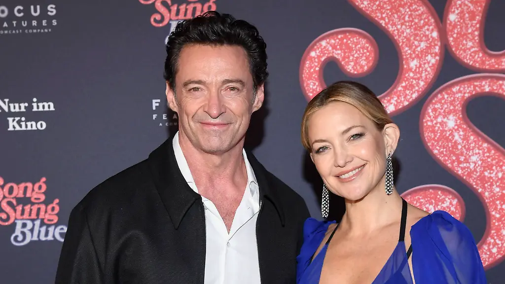 abb-Hugh-Jackman-und-Kate-Hudson-zu-Gast-auf-dem-roten-Teppich-bei-der-Europapremiere-des-Kino-Films-Song-Sung-Blue-im-Zoo-Palast-Berlin-am-19-11