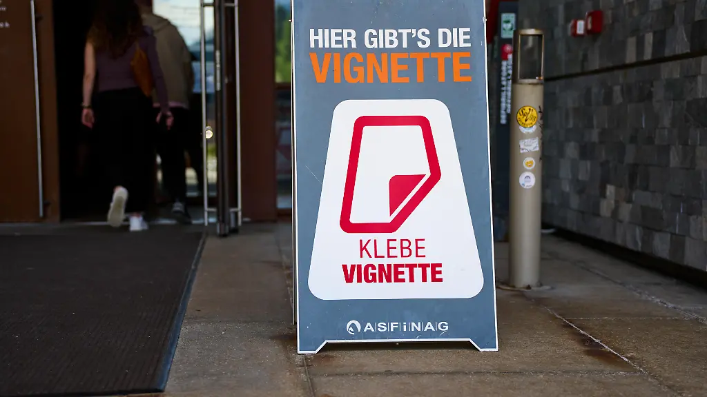 Verkaufsstelle-fuer-die-Vignette-fuer-die-Autobahn-in-Oesterreich