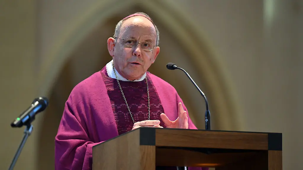 Erfurts-Bischof-Ulrich-Neymeyr-betonte-in-seiner-Ansprache-zum-traditionellen-Elisabethempfang-die-Bedeutung-von-Hoffnung-in-den-aktuellen-Krisenzeiten