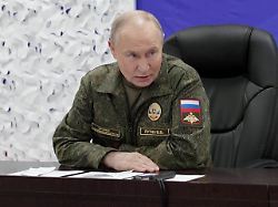 ZDA in Rusija naj bi se pogajali o mirovnem sporazumu, Putin vztraja pri vojnih ciljih