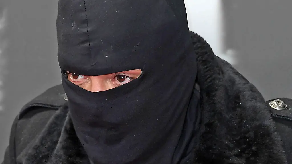 BERLIN-GERMANY-OCTOBER-24-Aykut-Anhan-aka-Haftbefehl-attends-the-Babo-Die-Haftbefehl-Story-Netflix-Documentary-Premiere-In-Berlin-at-Astor-Film-Lounge-on-October-24-2025-in-Berlin-Germany