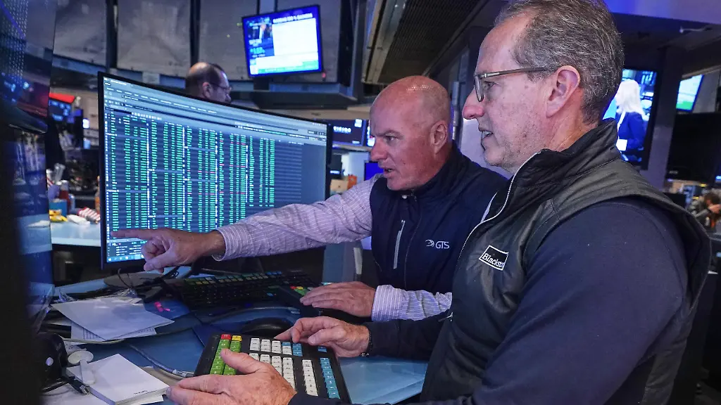 Specialists-John-O-Hara-left-and-Glenn-Carell-work-on-the-floor-of-the-New-York-Stock-Exchange-Thursday-Nov-20-2025