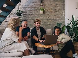 Nähe statt Kompetenz? : Warum Finanztipps von Freunden riskant sein können