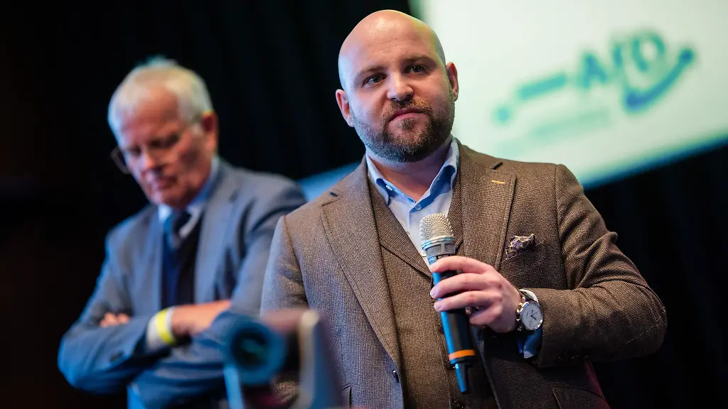 Sie-leiten-den-Landesverband-weitgehend-geraeuschlos-Markus-Frohnmaier-r-und-Emil-Saenze