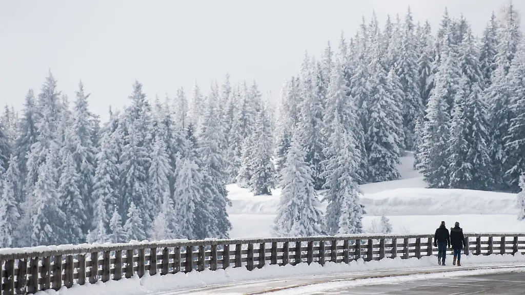 Die-Panoramastrasse-ist-ein-bekanntes-Fotomotiv-und-auch-zum-Driften-bei-Schnee-beliebt
