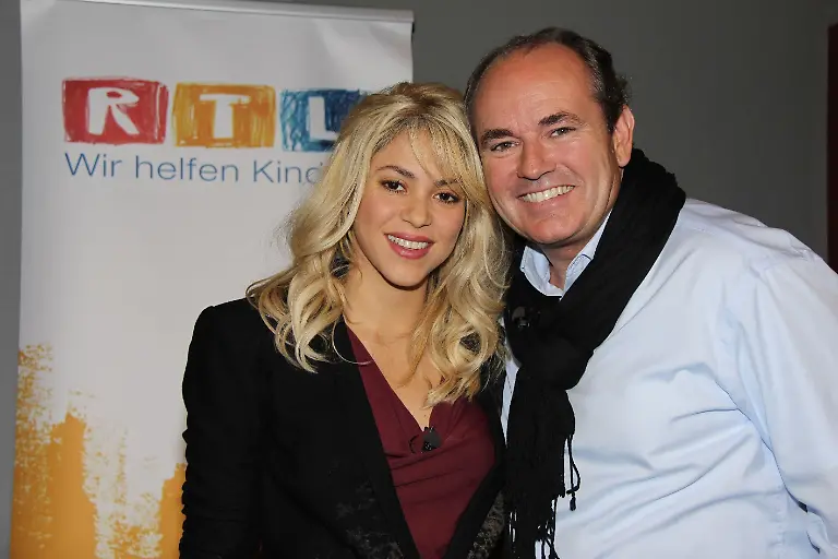 2012-Wolfram-Kons-traf-Popstar-und-Spendenmarathon-Projektpatin-Shakira-in-Barcelona-um-mit-ihr-ueber-ihr-soziales-Engagement-zu-sprechen-Die-Verwendung-des-sendungsbezogenen-Materials-ist-nur-mit-dem-Hinweis-und-Verlinkung-auf-RTL-gestattet