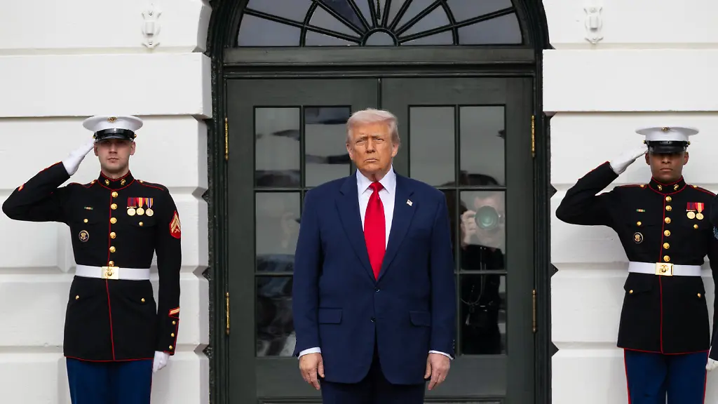 United-States-President-Donald-J-Trump-awaits-the-arrival-Saudi-Crown-Prince-Mohammed-bin-Salman-Al-Saud-at-the-White-House-in-Washington-DC-USA-on-November-18-2025