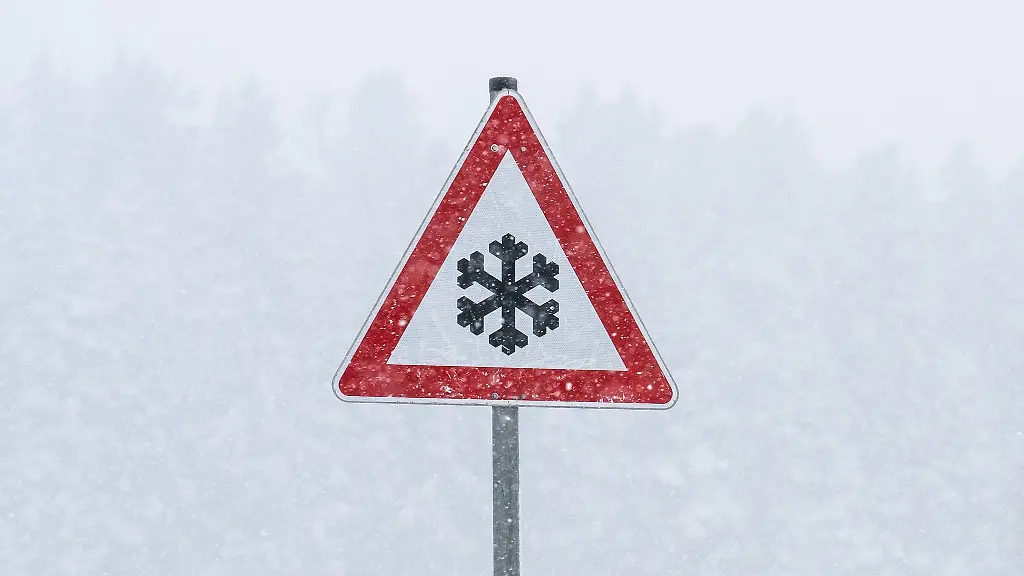 Der-Deutsche-Wetterdienst-hat-auch-in-den-naechsten-Tagen-weiterhin-Glaette-angekuendigt
