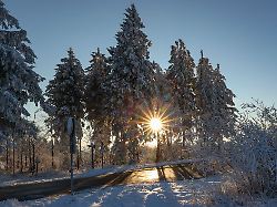 Verkehrschaos am Montag möglich: Erst Sonne und klirrende Kälte, dann Schnee und Glätte