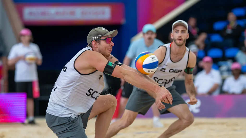 ADELAIDE-AUSTRALIA-NOVEMBER-20-Nils-Ehlers-Player-1-GER-Clemens-Wickler-Player-2-GER-during-the-Beach-Volleyball-World-Championships-at-Adelaide-on-November-20-2025-in-Adelaide-Australia