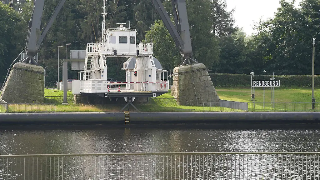 Bis-Ende-des-Jahres-wird-die-Schwebefaehre-vom-Wasserstrassen-und-Schifffahrtsamt-betrieben