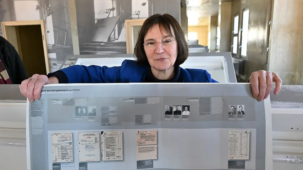 Annegret-Schuele-Leiterin-des-Erinnerungsortes-Topf-Soehne-praesentiert-Plaene-fuer-die-Erweiterung-der-Dauerausstellung