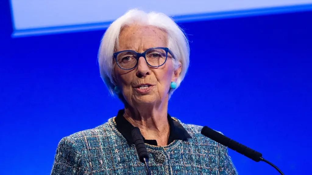 Christine-Lagarde-Praesidentin-der-Europaeischen-Zentralbank-EZB-nimmt-an-dem-35-Frankfurt-European-Banking-Congress-in-der-Alten-Oper-in-Frankfurt-am-Main-teil-Das-Motto-in-diesem-Jahr-lautet-Investieren-in-Europa-21-11-2025