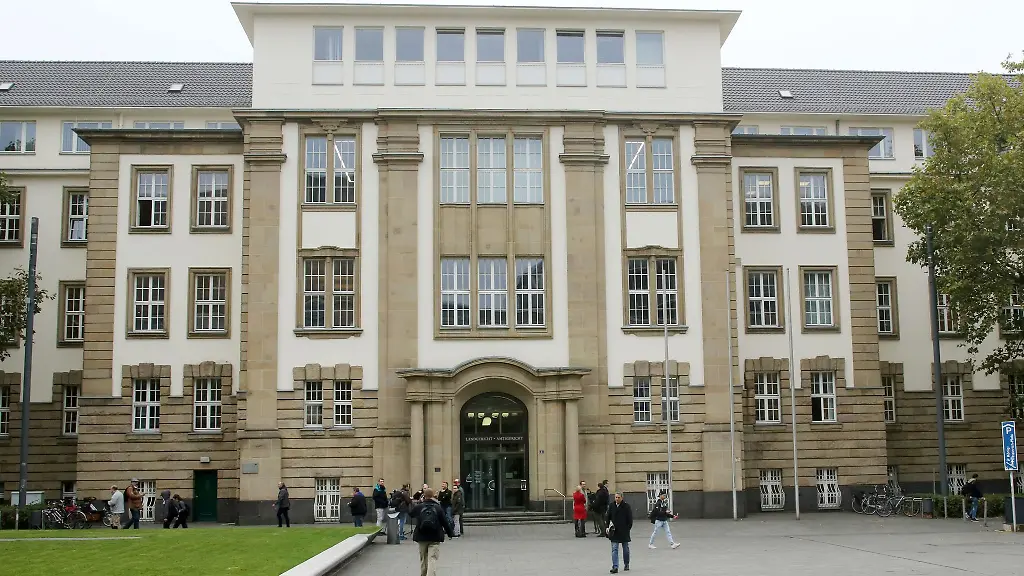 Der-Angeklagte-will-sich-an-einem-der-naechsten-Verhandlungstage-zu-den-Vorwuerfen-aeussern