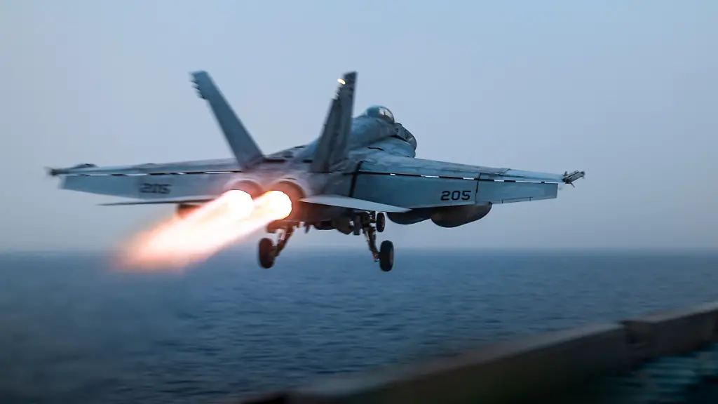March-16-2025-Uss-Harry-S-Truman-Red-Sea-International-Waters-A-U-S-Navy-F-A-18E-Super-Hornet-fighter-aircraft-attached-to-the-Pukin-Dogs-of-Strike-Fighter-Squadron-143-launches-off-the-flight-deck-of-the-Nimitz-class-aircraft-carrier-USS-Harry-S-Truman-during-a-night-mission-March-16-2025-operating-in-the-Red-Sea-Credit-Image-A-Mc2-Class-Darren-Cordoviz-U