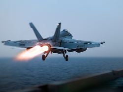 Vorbereitung für Angriff?: US-Kampfjets testen Maduros Flugabwehr in Venezuela