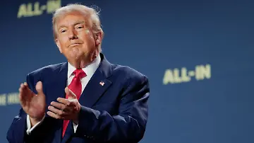 2025-11-19T230738Z_1211689699_RC2MSFAFEA6D_RTRMADP_3_USA-TRUMP-AI