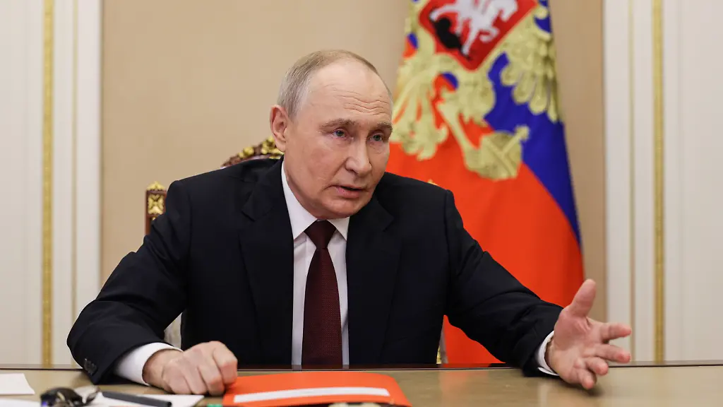 RUSSIA-MOSCOW-NOVEMBER-21-2025-Russia-s-President-Vladimir-Putin-holds-a-video-conference-meeting-with-permanent-members-of-the-Russian-Security-Council-at-the-Moscow-Kremlin-Moscow-Russia-PUBLICATIONxINxGERxSUIxAUTxONLY-ZUMAt113-20251121-zaa-t113-270-Copyright-xGavriilxGrigorovx