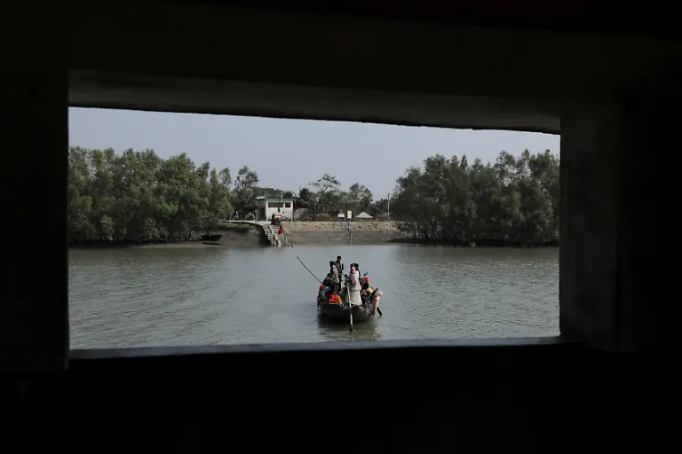 2021-01-13T230911Z-68636095-RC2B7L9DTG7S-RTRMADP-3-CLIMATE-CHANGE-INDIA-SUNDARBANS