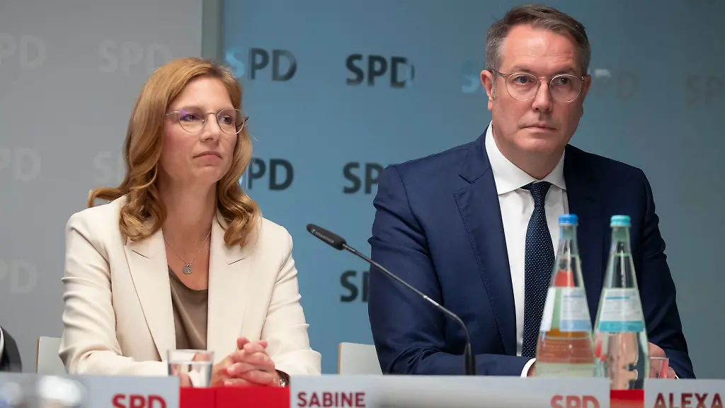 Ministerpraesident-Alexander-Schweitzer-und-Parteichefin-Sabine-Baetzing-Lichtenthaeler-sollen-die-Liste-fuer-die-Landtagswahl-am-22-Maerz-anfuehren