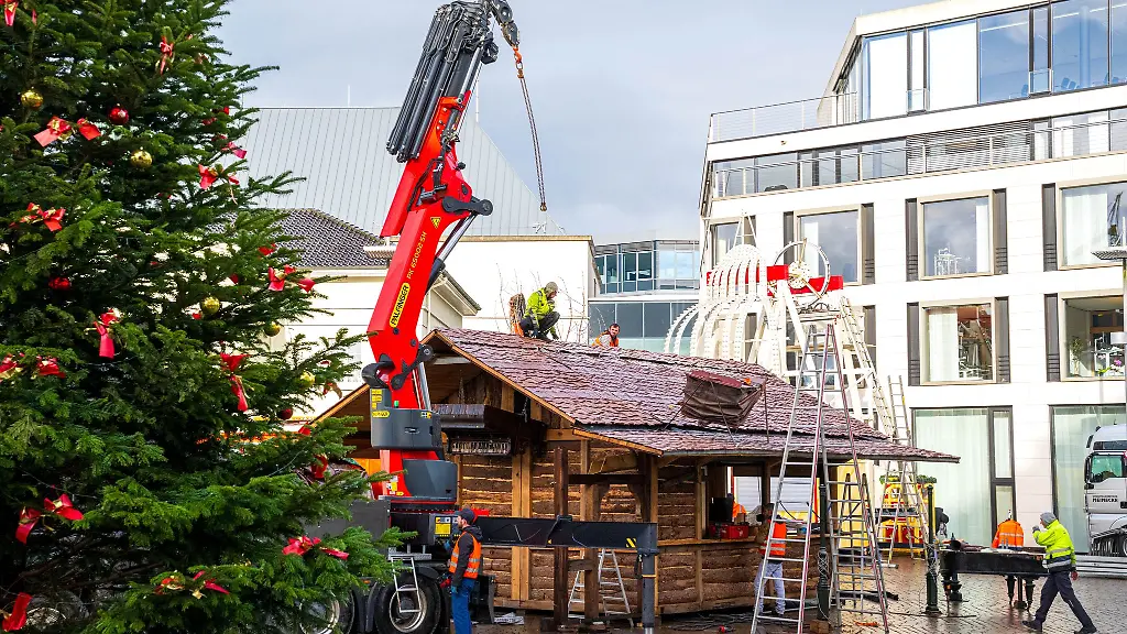 In-Oldenburg-und-in-vielen-anderen-Staedten-laufen-die-Vorbereitungen-fuer-die-Weihnachtsmaerkte-auf-Hochtouren