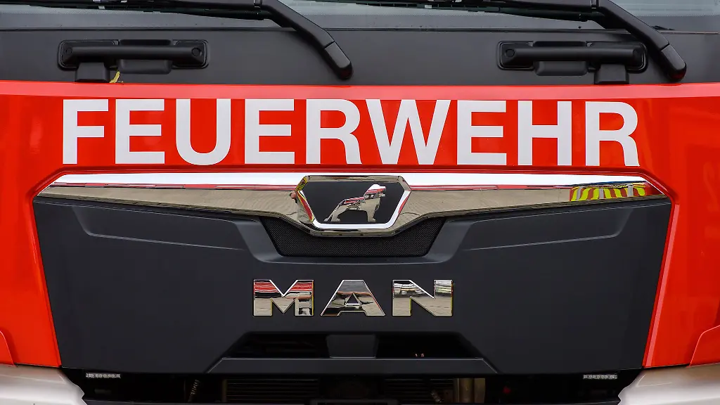 Die-Feuerwehr-hat-ueber-Stunden-gegen-die-immer-wieder-aufflammende-Glutnester-gekaempft