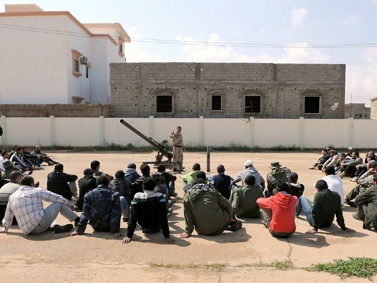 Libysche Rebellen werden in Bengasi ausgebildet.