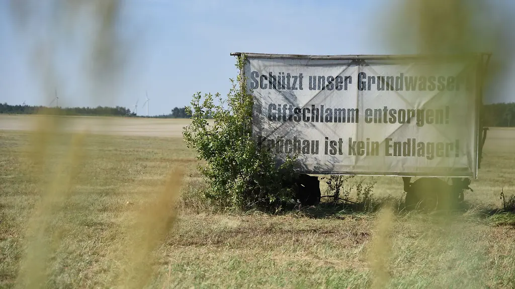 In-der-Naehe-von-Salzwedel-wurden-Industrieabfaelle-und-Gefahrstoffe-aus-der-ganzen-DDR-gelagert