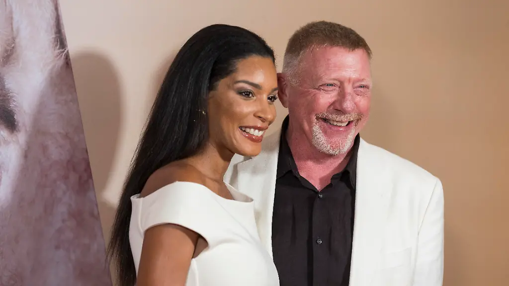 Boris-Becker-mit-seiner-Ehefrau-Lilian-de-Carvalho-Monteiro-bei-der-Vorstellung-des-Buches-Inside-ueber-seine-231-Tage-im-Gefaengnis-im-Delphi-Filmpalast-Berlin-11-09