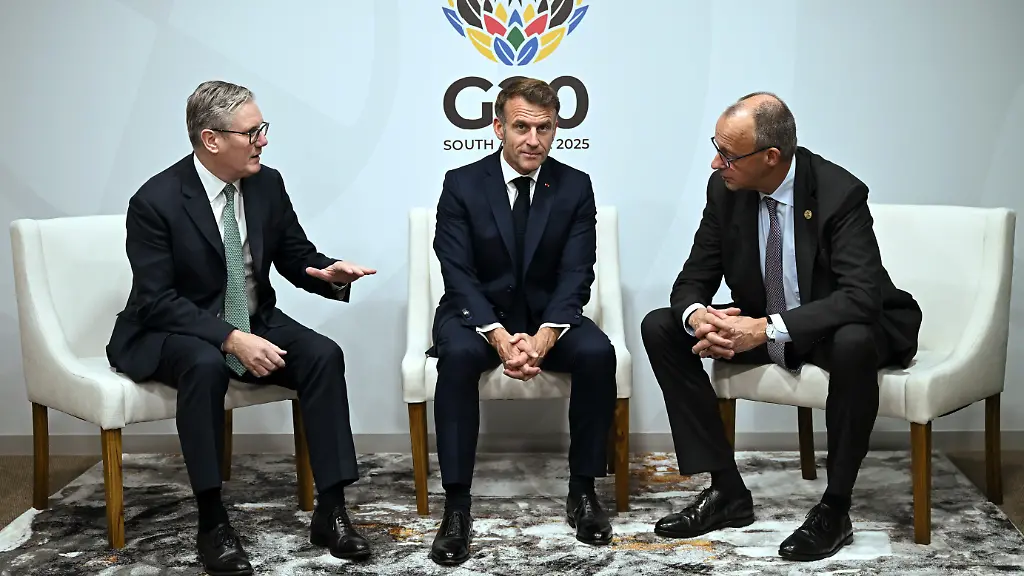 G20-Summit-left-to-right-Prime-Minister-Sir-Keir-Starmer-France-s-President-Emmanuel-Macron-and-German-Chancellor-Friedrich-Merz-during-the-G20-summit-in-Johannesburg-South-Africa-Picture-date-Saturday-November-22-2025