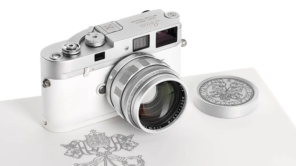 Eine-Leica-M-A-aus-dem-Besitz-von-Papst-Franziskus-Aufnahmedatum-unbekannt-Die-Leica-Kamera-aus-dem-Besitz-von-Papst-Franziskus-ist-in-Wien-fuer-6-5-Millionen-Euro-versteigert-worden
