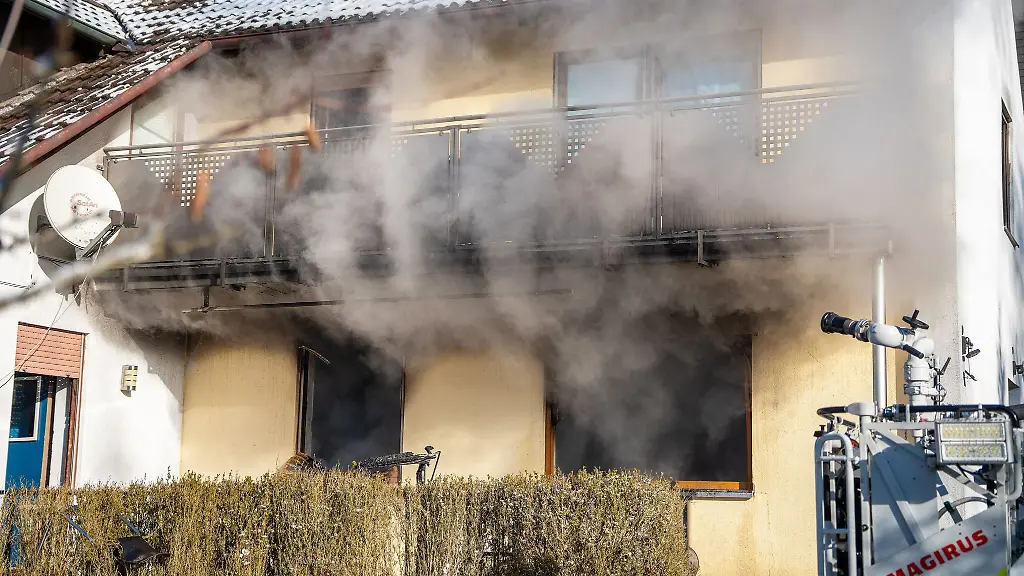 Nach-dem-Brand-in-der-Asylunterkunft-hat-die-Polizei-einen-Verdaechtigen-gefasst