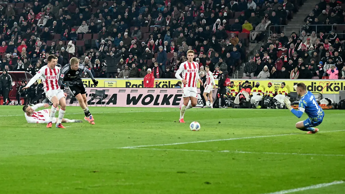 22-11-2025-xjhx-Fussball-1-Bundesliga-1-FC-Koeln-Eintracht-Frankfurt-v-l-Jonathan-Jonny-Burkardt-Eintracht-Frankfurt-Torschuetze-erzielt-das-Tor-Treffer-scores-the-goal-1-4-Marvin-Schwaebe-1
