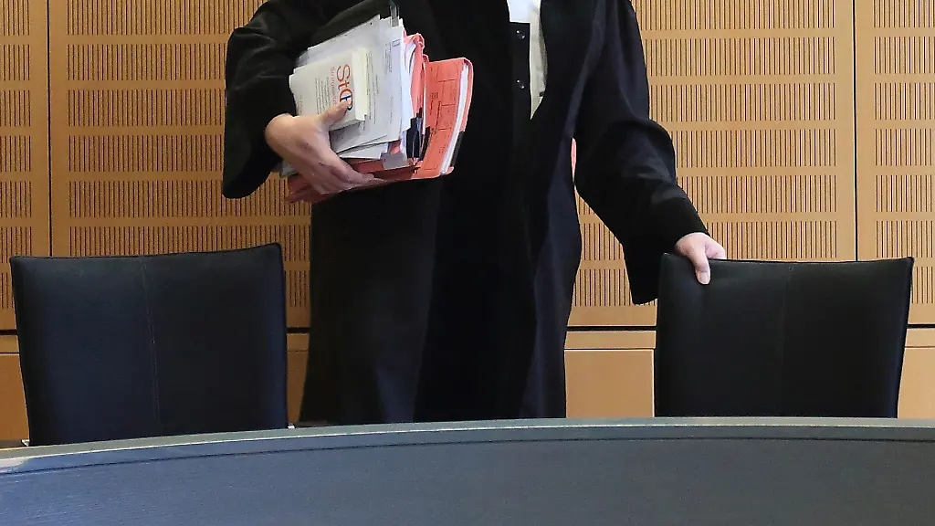 In-Thueringen-muessen-Richter-derzeit-zwingend-mit-spaetestens-67-Jahren-in-den-Ruhestand-auch-wenn-sie-laenger-arbeiten-wollen