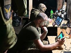 Drohnenpilot über Front-Alltag: „Wenn ich angreife, höre ich dabei ‚Carmen'“