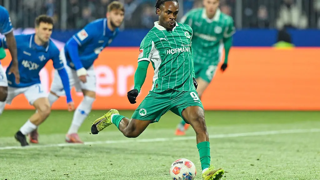 Noah-Futkeus-Doppelpack-konnte-keinen-Sieg-der-Fuerther-einlaeuten