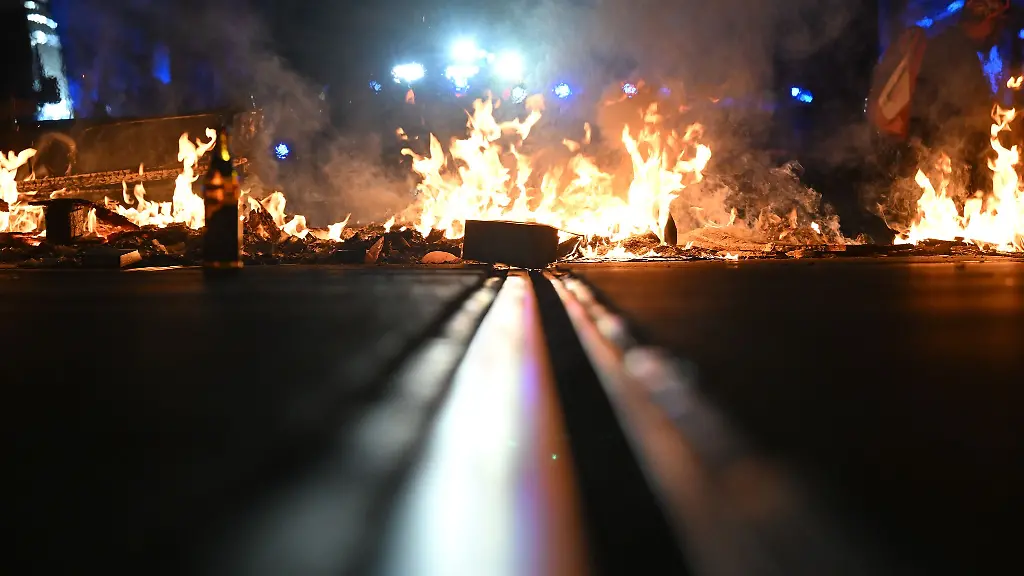 Nach-einem-Strassenprotest-im-Leipziger-Stadtteil-Connewitz-ermittelt-die-Polizei-wegen-Landfriedensbruch
