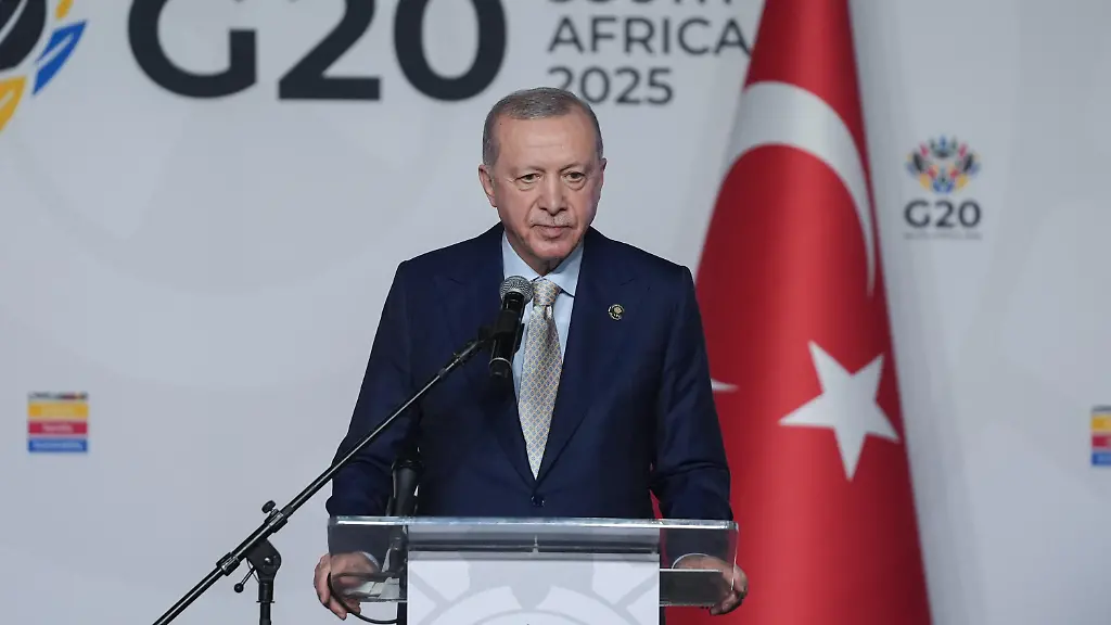 JOHANNESBURG-SOUTH-AFRICA-NOVEMBER-23-Turkish-President-Recep-Tayyip-Erdogan-speaks-during-a-press-conference-after-the-G20-Leaders-Summit-in-Johannesburg-South-Africa-on-November-23-2025