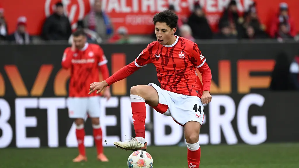 23-11-2025-xjhx-Fussball-2-Bundesliga-1-FC-Kaiserslautern-Holstein-Kiel-v-l-Dion-Hofmeister-1