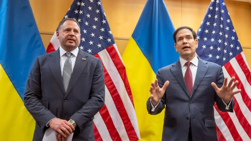Ukrainian-head-of-presidential-administration-Andriy-Yermak-left-and-US-Secretary-of-state-Marco-Rubio-right-talk-to-the-press-as-their-consultations-continue-on-the-Trump-peace-plan-at-the-US-Mission-in-Geneva-Switzerland-Sunday-November-23-2025-The-United-States-and-Ukraine-are-meeting-in-Geneva-to-discuss-the-American-president-s-peace-plan-aimed-at-ending-the-war-with-Russia