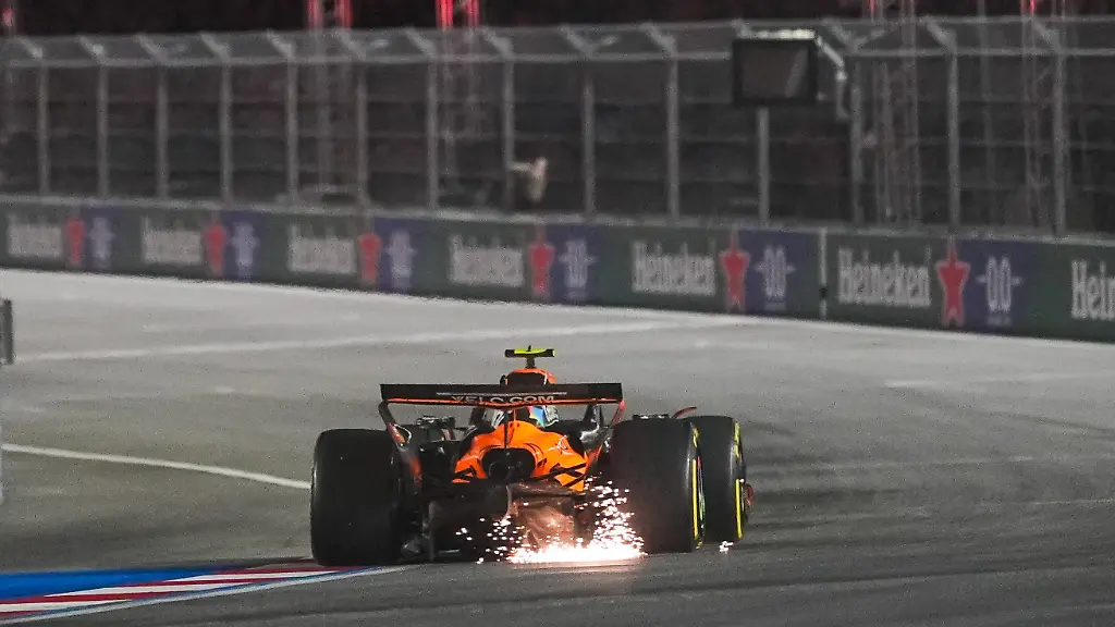 251123-LAS-VEGAS-23-Nov-2025-McLaren-s-British-racer-Lando-Norris-competes-during-2025-Formula-O- ne-US-Grand-Prix-in-Las-Vegas-Circuit-in-Las-Vegas-American-22-Nov-2025-Photo-by-Xinhua-SPU-S