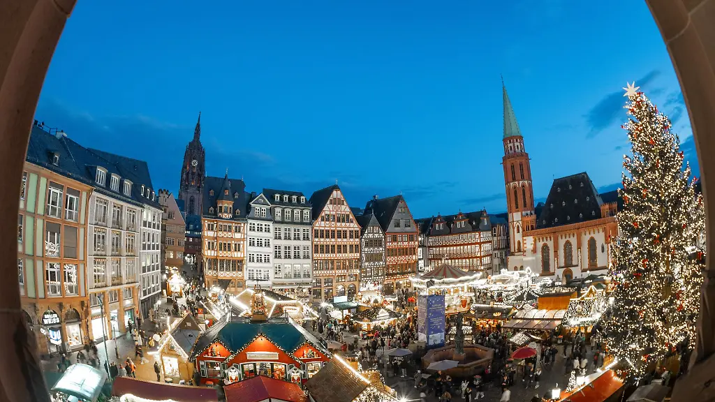 Auch-im-vergangenen-Jahr-lockte-der-Weihnachtsmarkt-zahlreiche-Besucher-an