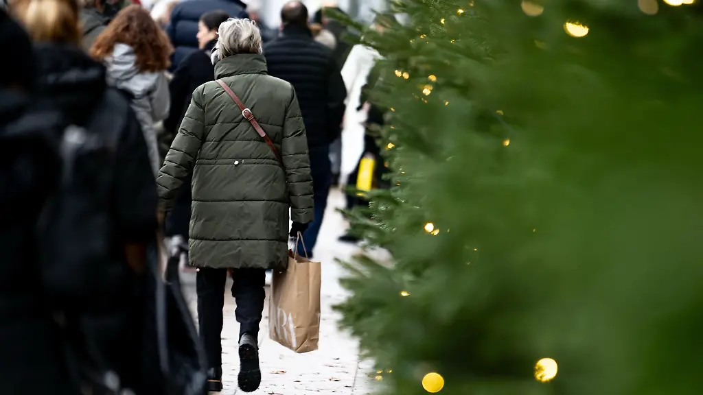 Die-Konsumlaune-in-Deutschland-ist-derzeit-schlecht-der-Handelsverband-Berlin-Brandenburg-hofft-aber-auf-ein-stabiles-Weihnachtsgeschaeft