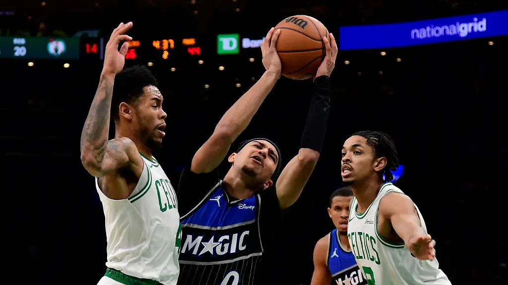Nov-23-2025-Boston-Massachusetts-USA-Orlando-Magic-guard-Anthony-Black-0-gets-fouled-by-Boston-Celtics-guard-Anfernee-Simons-4-during-the-first-half-at-TD-Garden