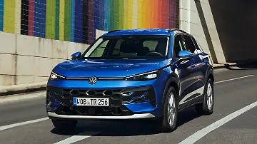 Volkswagen_T-Roc_2025_FB_VO