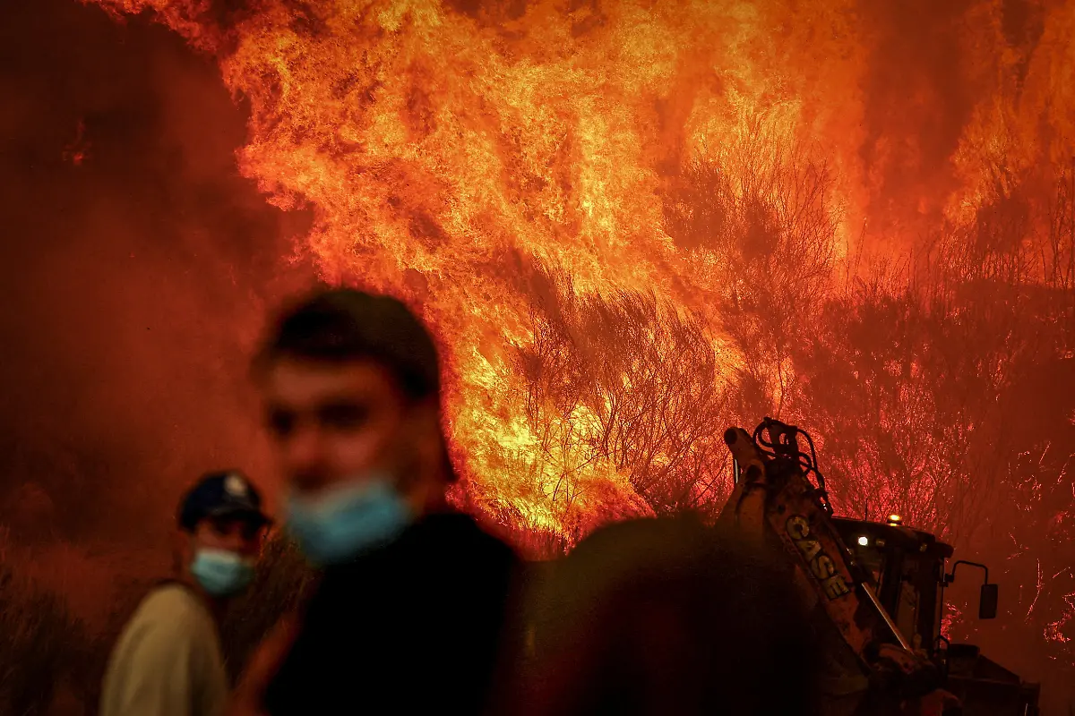 People-look-on-as-a-wildfire-aproaches-Trancoso-Portugal-August-13-2025-Although-the-record-breaking-wildfires-that-ripped-across-Spain-and-Portugal-in-August-have-subsided-residents-in-rural-communities-in-Spain-s-northwestern-Galicia-region-are-still-battling-the-aftermath-What-happened-here-is-crazy-said-Cristina-Santin-a-biologist-from-northwestern-Spain-who-studies-fire-impacts-Suddenly-you-get-up-one-day-and-your-home-region-is-burning-on-a-scale-that-is-completely-unprecedented-REUTERS-Pedro-Nunes-SEARCH-IBERIA-WILDFIRES-AFTERMATH-FOR-THIS-STORY-SEARCH-WIDER-IMAGE-FOR-ALL-STORIES